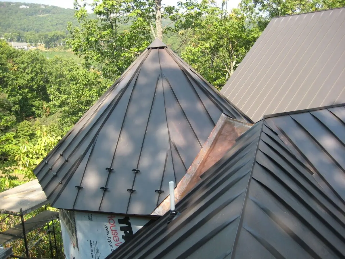 Professional Gutter Cleaning by Craftsman Roofing in Del Aire